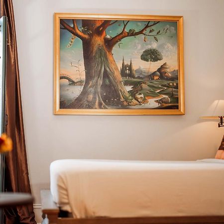 Royal Frenchmen Hotel And Bar นิวออร์ลีนส์ ภายนอก รูปภาพ
