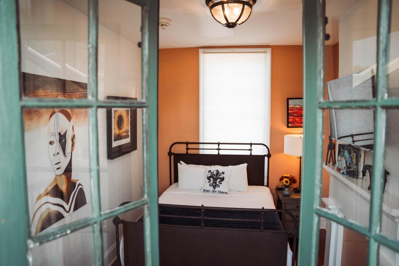 Royal Frenchmen Hotel And Bar นิวออร์ลีนส์ ภายนอก รูปภาพ